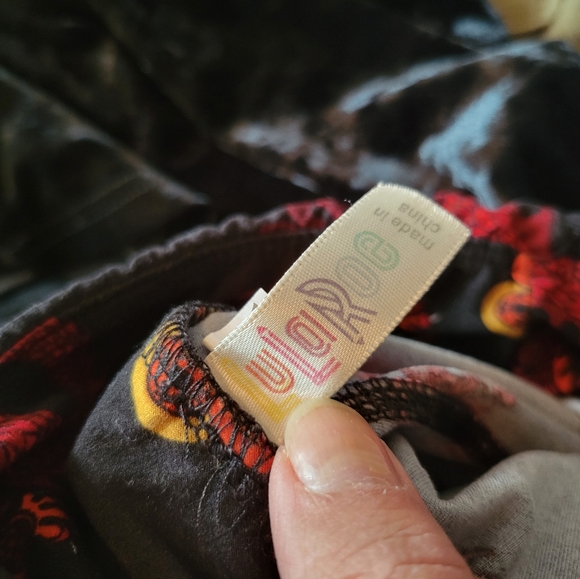 LuLaRoe Dragon Legging - Picture 3 of 3